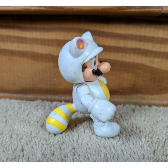 World of Nintendo White Tanooki Mario Action Figure Articulated Super Mario 3D - Picture 4 of 10
